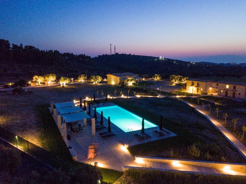 Mint Retreat Suites (Adults Only) Kalandra المظهر الخارجي الصورة
