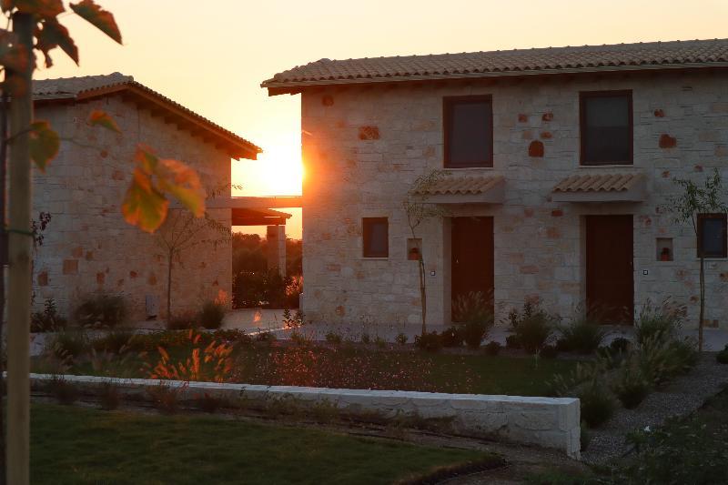 Mint Retreat Suites (Adults Only) Kalandra المظهر الخارجي الصورة